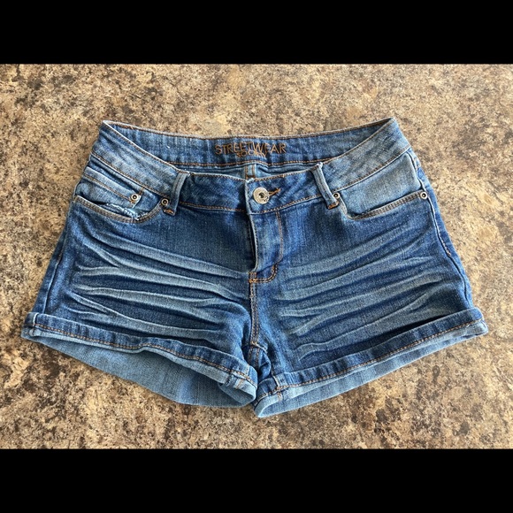 Shorts - Picture 1 of 3